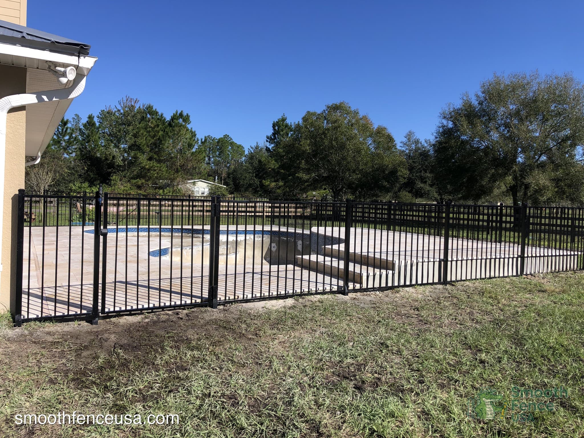 Aluminum Fence Pillar Detail